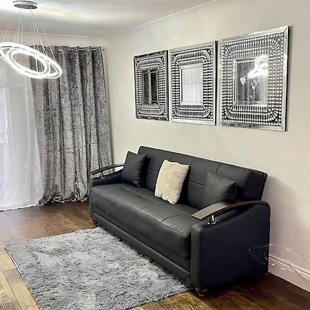 Spacious 4 Bedroom House Біллерікі Екстер'єр фото